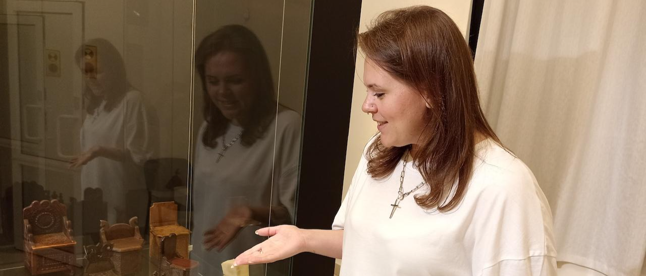 Пальцами и яйцами не лазить