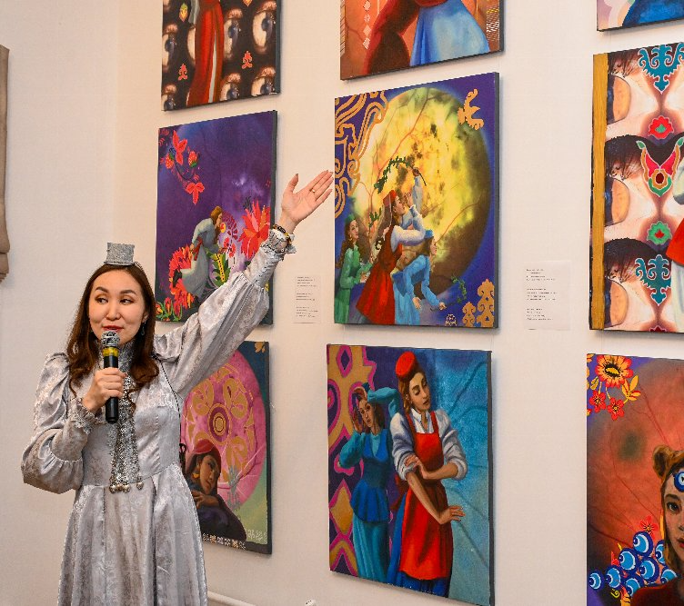 Традиционная культура народов России представлена на уникальной выставке якутской художницы