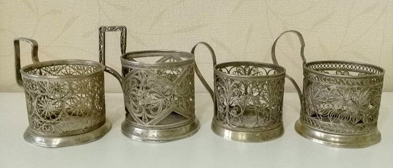 Коллекцию советских подстаканников представят в Публичной библиотеке