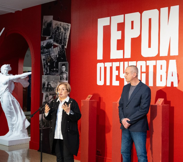 «Уголь земли русской»: Челябинские школьники создали портреты героев СВО