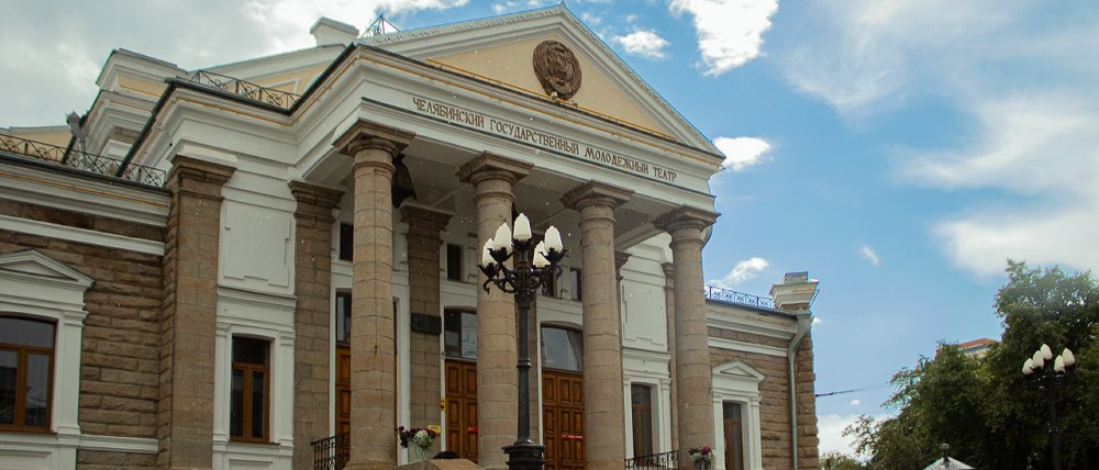 Новый сезон в Молодёжном театре начнётся со ступенек