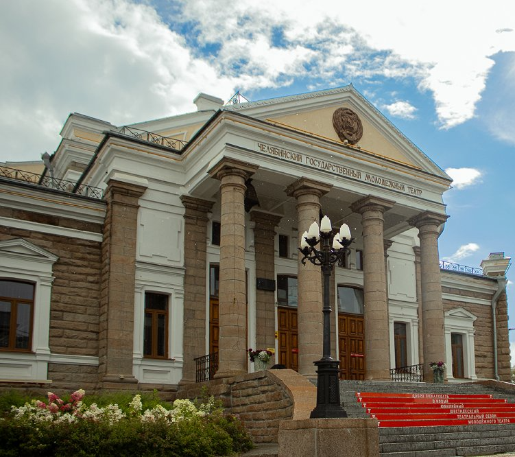 Новый сезон в Молодёжном театре начнётся со ступенек