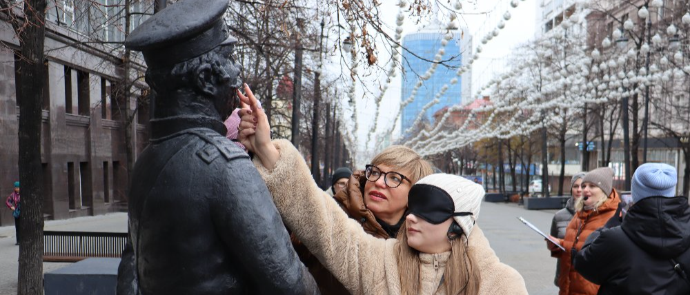 Челябинцы исследовали город на ощупь в рамках «Недели белой трости»