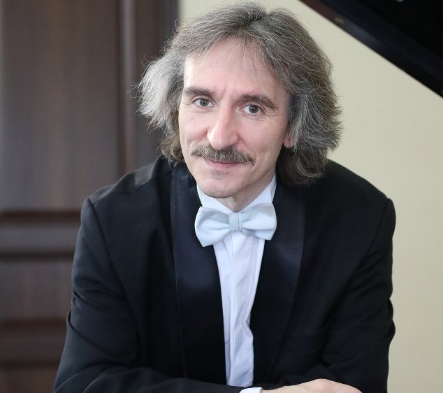 Концерт заслуженного артиста РФ Евгения Михайлова в Институте искусств