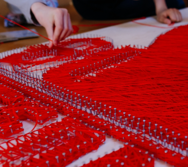 «Гвозди–это красиво!»: мастер-класс по созданию декоративного панно в технике стринг-арт