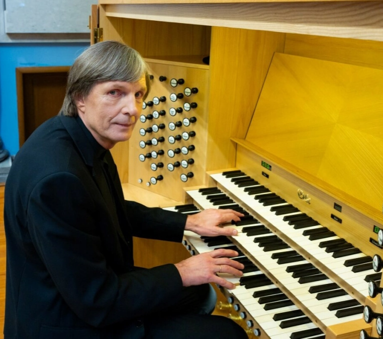 В. Хомяков и Ю. Семёнова