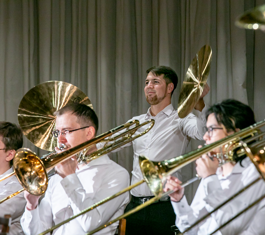 Всероссийский конкурс исполнителей на духовых и 
ударных инструментах «Уральские фанфары»


