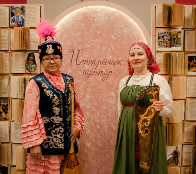 Литературное путешествие по России: в Саргазах открыли книжную выставку