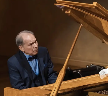 В Сатке состоится вечер фортепианной музыки с участием народного артиста РФ Юрия Розума