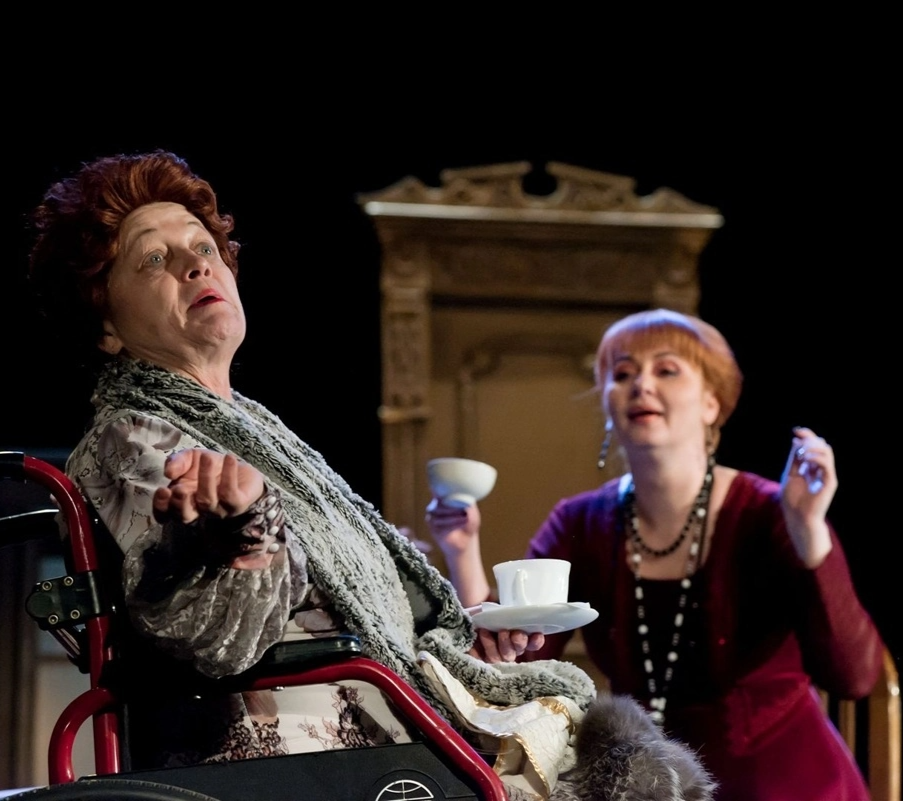 Восемь любящих женщин