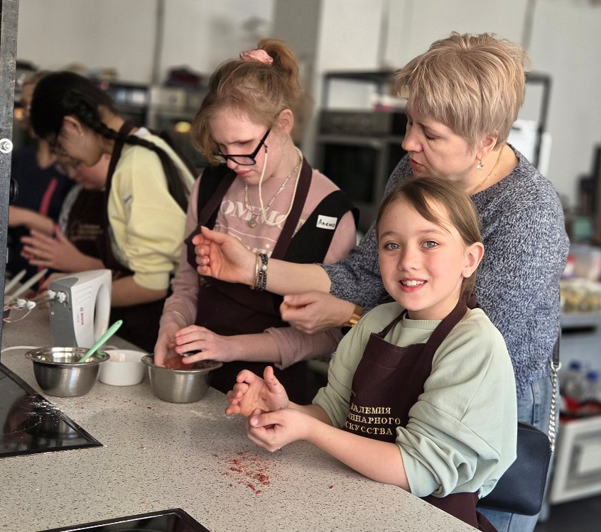 В Челябинской специальной библиотеке детей с ОВЗ обучают основам кулинарии