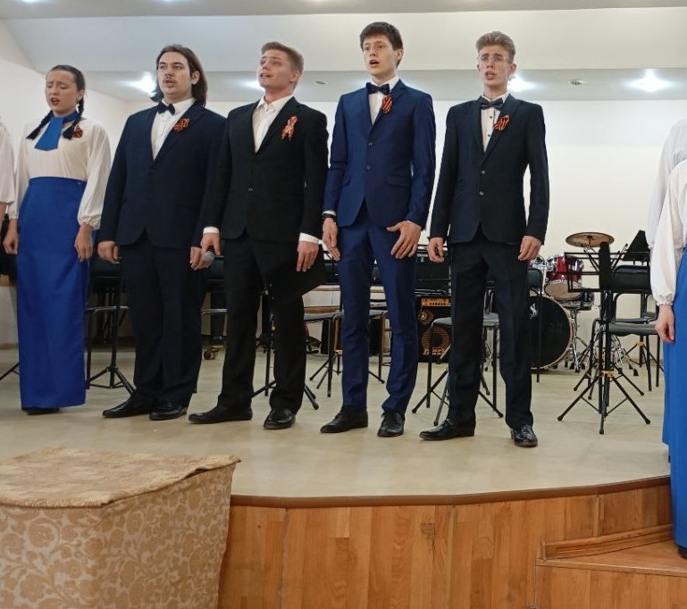 «И помнит мир спасенный»