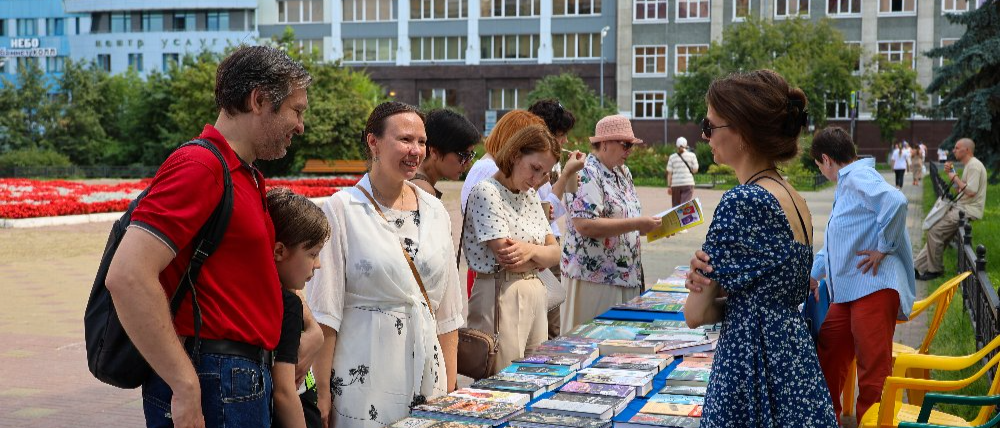 Тополиный мед, жара, июль: Публичная библиотека отметила день рождения