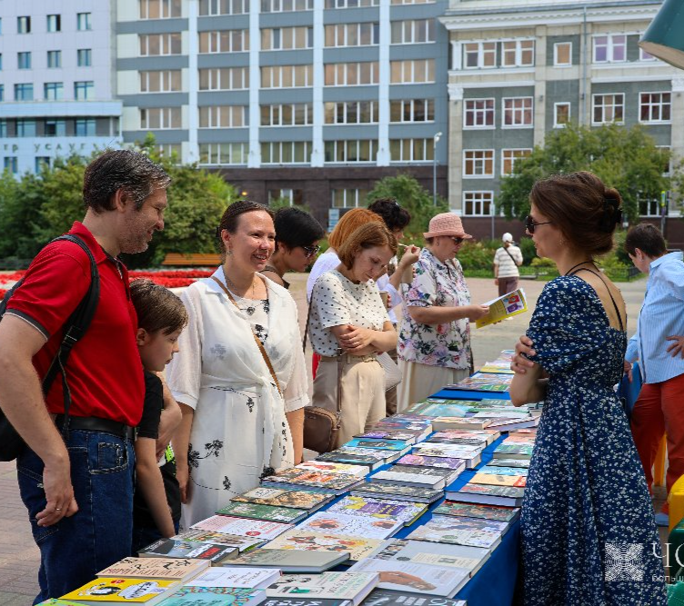 Тополиный мед, жара, июль: Публичная библиотека отметила день рождения
