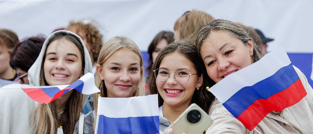 В Арт-сквере Челябинска пройдет концерт ко Дню Государственного флага России