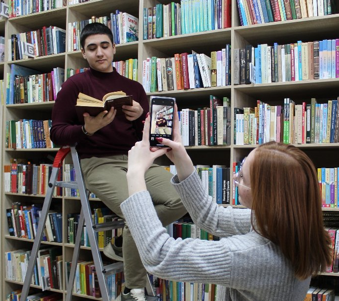 Детская библиотека имени В. Маяковского запускает фотоконкурс «Моя книга — мои знания»