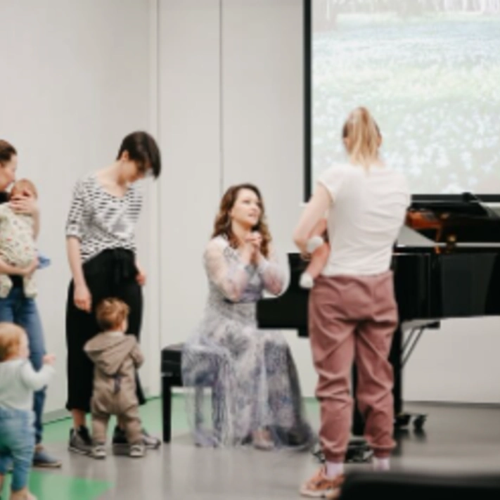 Вышли нотки погулять (Песенки-малышки)