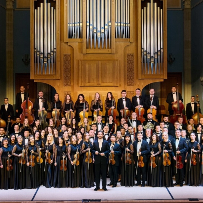 Симфонический оркестр и А.Латипова