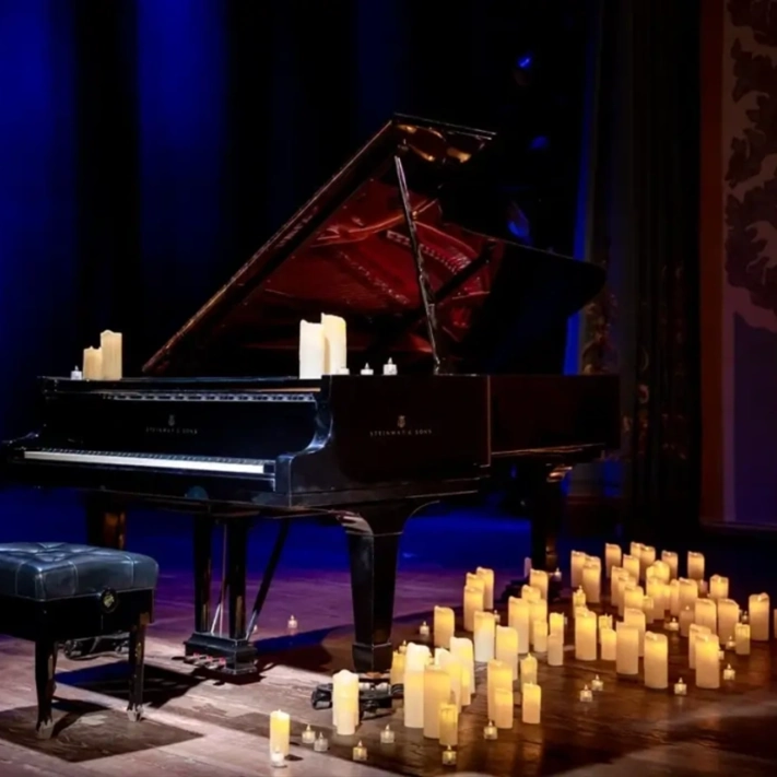 «Рояль при свечах»