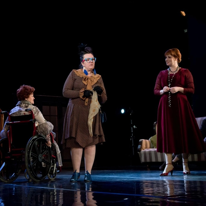 Восемь любящих женщин